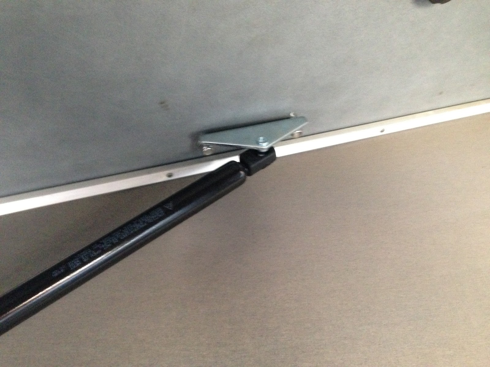 Poptop lift assist struts installed
