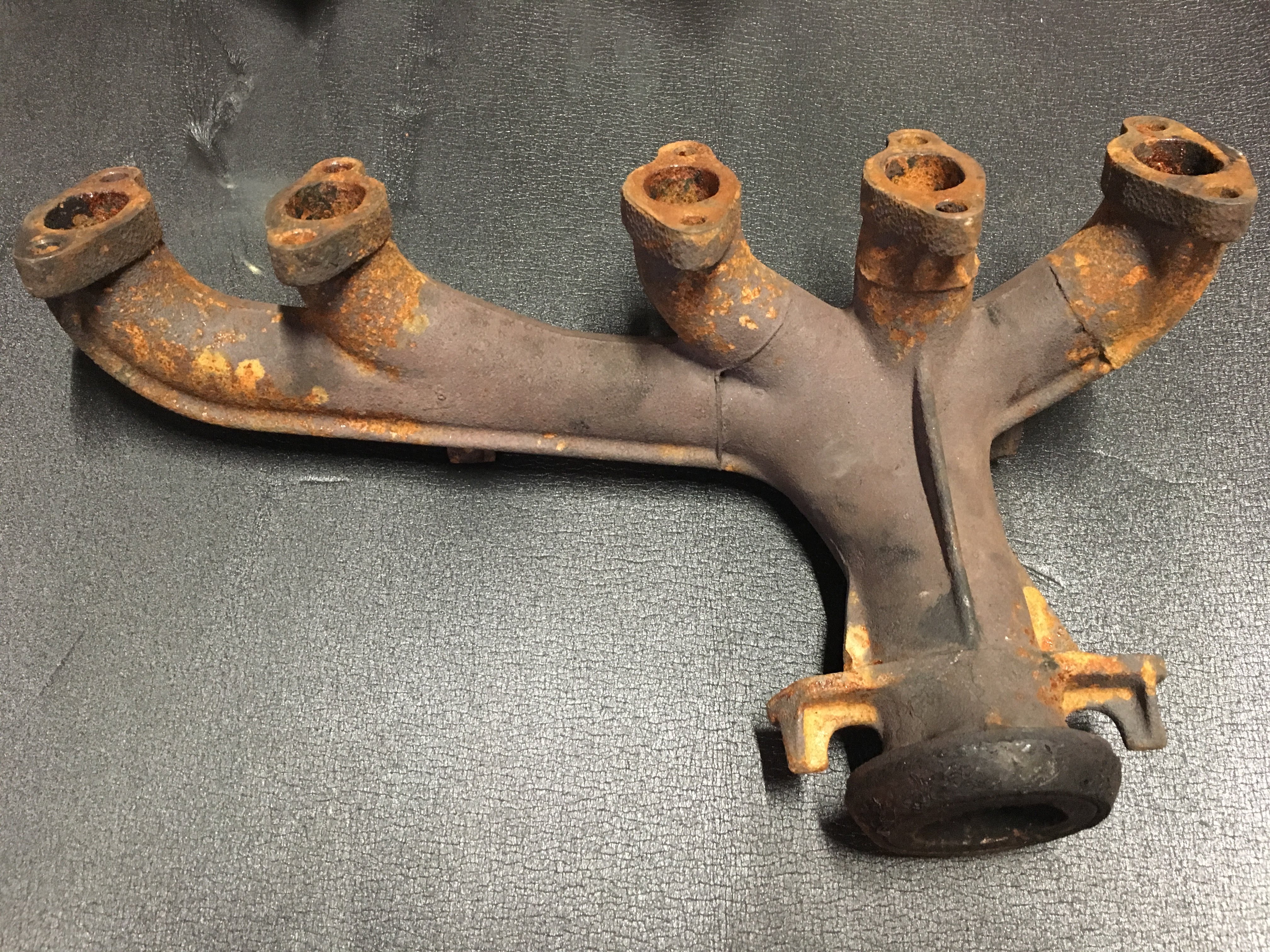 Exhaust manifold – 1993 Eurovan